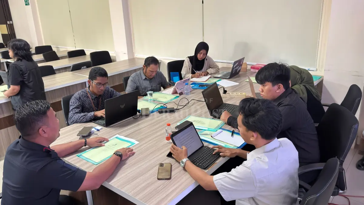 JAGA KUALITAS: Dalam menjaga standarisasi kerja jurnalis tetap seimbang, Diskominfo Berau dan PWI Berau melaksanakan Workshop Relasi Media dan UKW. (SENO/BP)