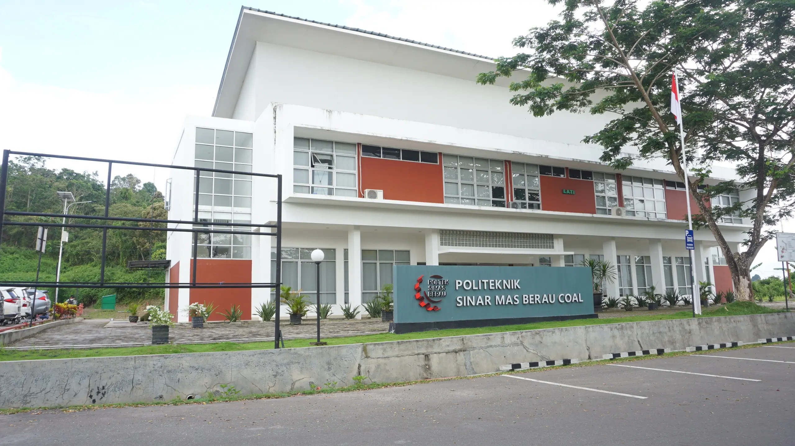 PENERIMAAN NAIK: Poltek Simas BC hadir melalui dukungan Program Pemberdayaan Masyarakat (PPM) PT Berau Coal pada sektor pendidikan tersebut mencatat pertumbuhan jumlah mahasiswa baru dari tahun ke tahun. (SENO/BP)