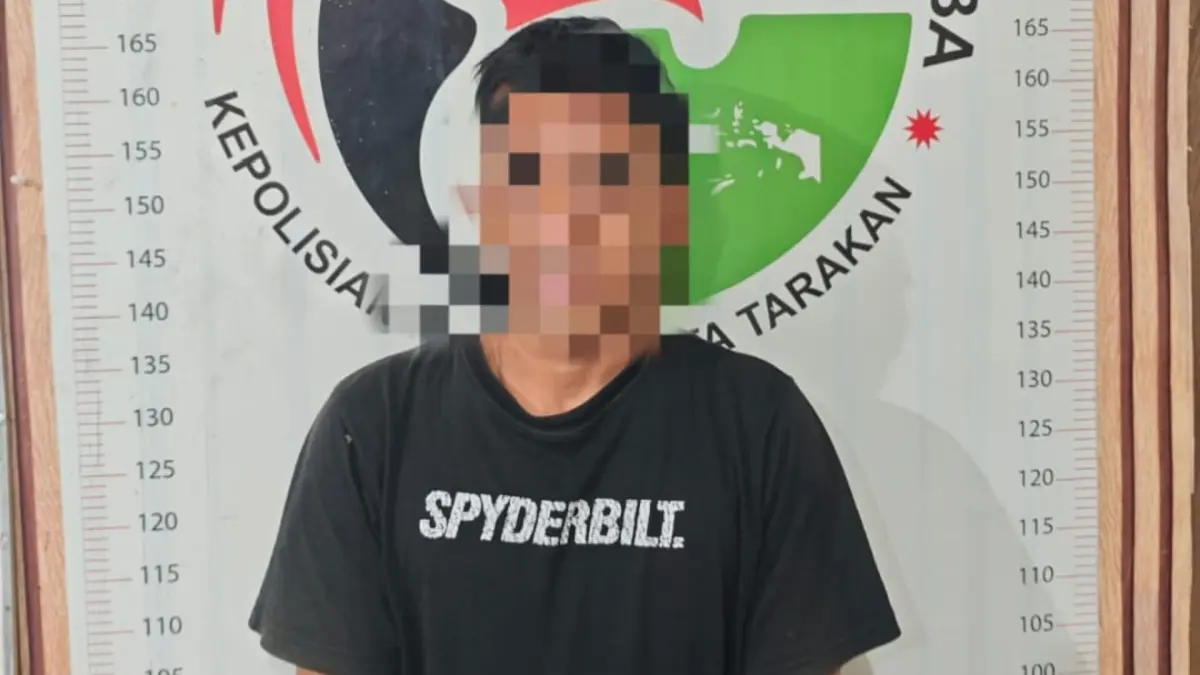 DIAMANKAN: Tersangka berinisial A saat diamankan di Mako Polres Tarakan. (POLRES TARAKAN UNTUK HRK)