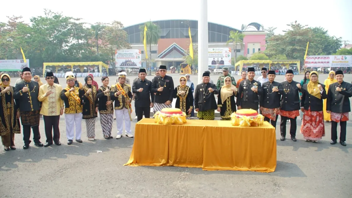 HARI JADI: Upacara peringatan Hari Jadi ke-73 Kabupaten Berau dan ke-216 Kota Tanjung Redeb di Lapangan GOR Pemuda, Selasa (15/9). (PROKOPIM UNTUK BERAU POST)