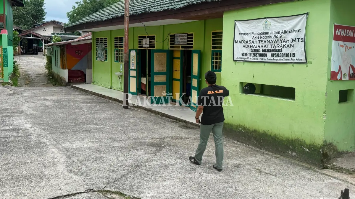 PERKELAHIAN: Dua siswi diduga terlibat perkelahian di sekitar area masjid di Kelurahan Sebengkok, Tarakan Tengah, Rabu (16/9) lalu. (SEPTIAN ASMADI/HRK)