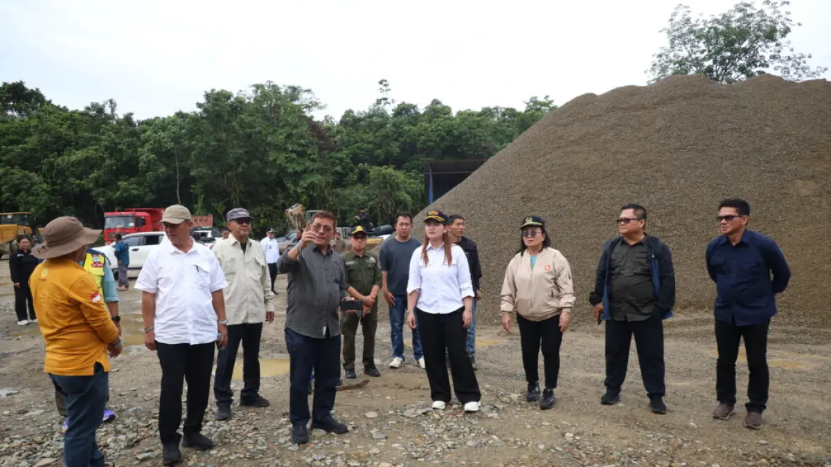 TINJAU JALAN: Pemprov Kaltara bersama Pemkab Mahakam Ulu tinjau jalan perbatasan pada Juli 2026. (DKISP KALTARA UNTUK HRK)