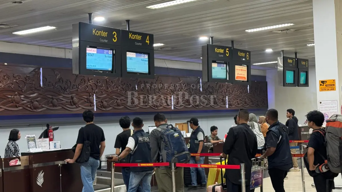 DIVERT HINGGA DIBATALKAN: Beberapa penerbangan dari dan menuju Berau terdampak pekatnya asap, mulai dari pengalihan pendaratan hingga pembatalan penerbangan. (SENO/BP)