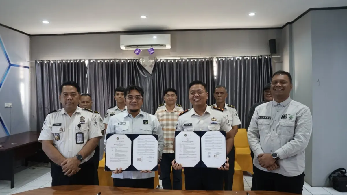 SERAHKAN BANTUAN: PT Berau Coal menyerahkan bantuan berupa sumur bor kepada Rumah Tahanan Negara (Rutan) Kelas IIB Tanjung Redeb. (SENO/BP)