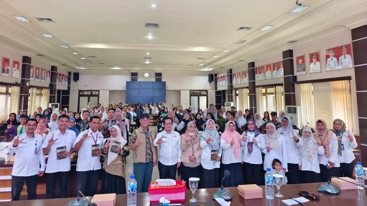 TINGKATKAN LITERASI: Bimbingan Teknis Menulis yang digelar Dispusip Berau di Ruang Rapat Sangalaki Setkab Berau, Rabu (23/9). (IZZA/BP)