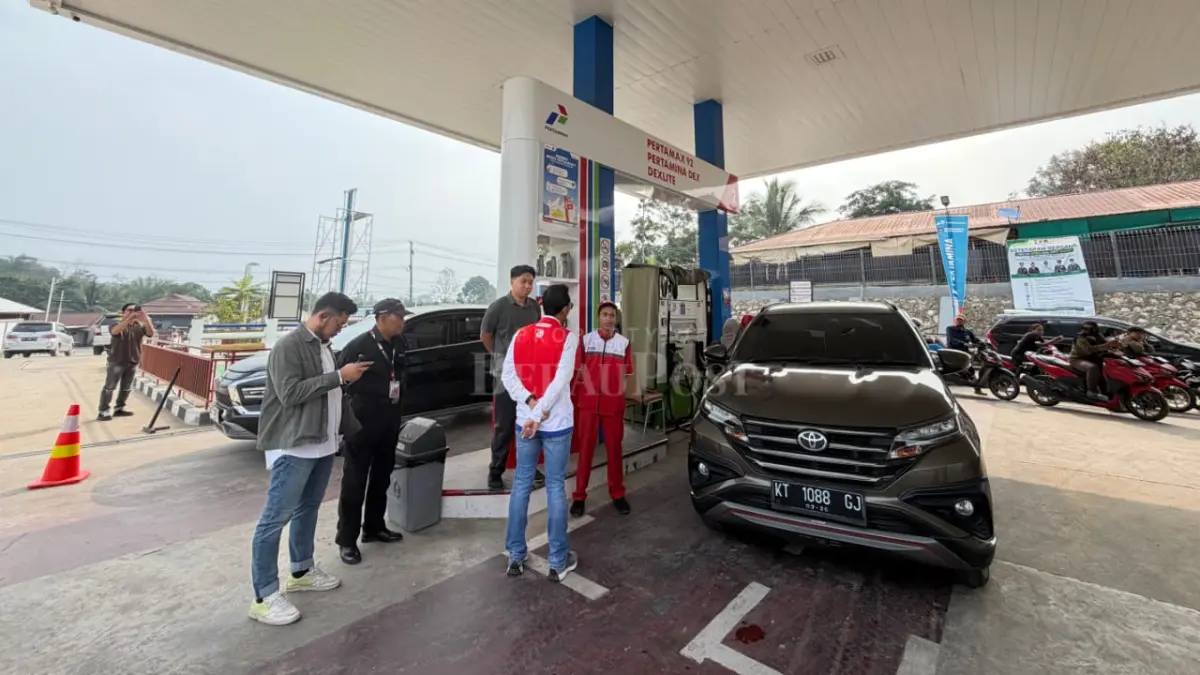 SUDAH DIATUR: SOP pengisian solar dan pertalite menggunakan jeriken di SPBU harus dilengkapi dengan ketentuan yang telah diatur. (IZZA/BP)
