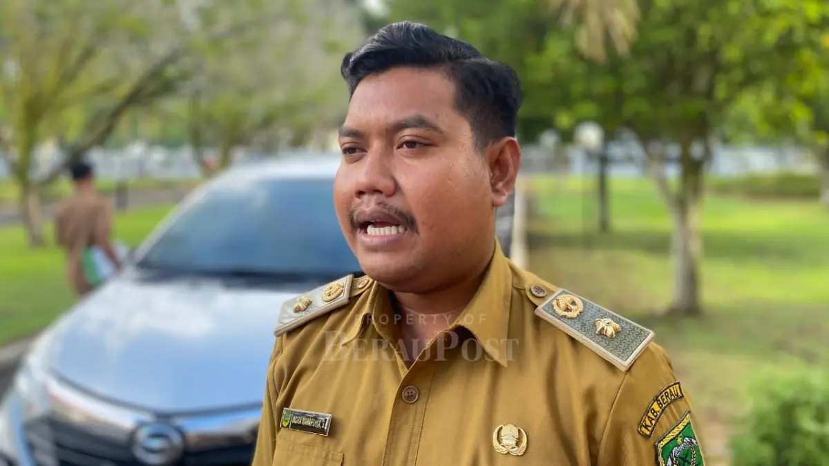Kepala Kampung Pulau Derawan, Indra Mahardika. (SENO/BP)