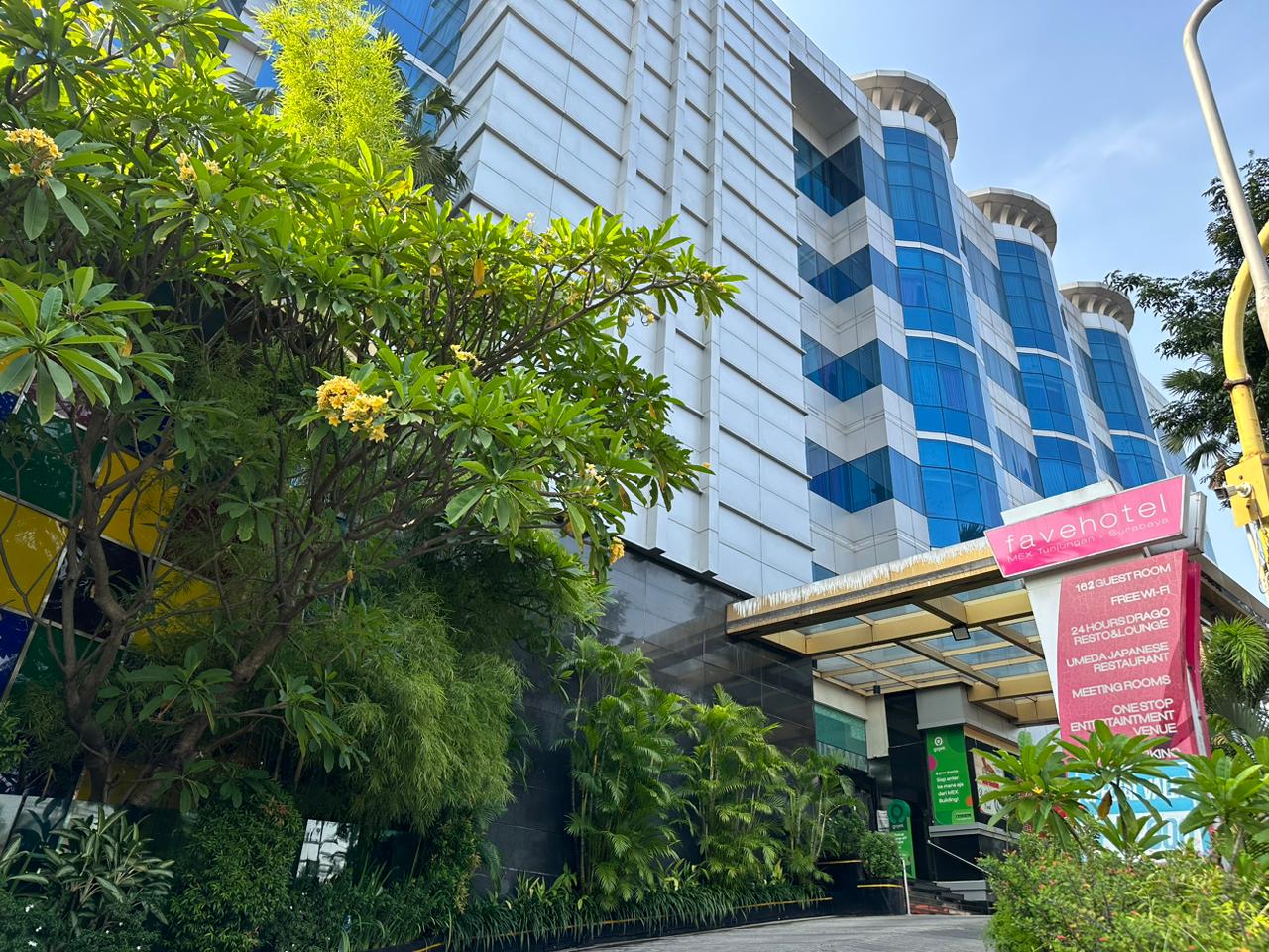 Salah satu rekomendasi hotel di Surabaya, favehotel MEX