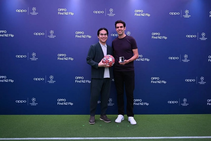 Mantan pemain Timnas Brasil, Kaka (kanan), dihadirkan Oppo ke Indonesia.