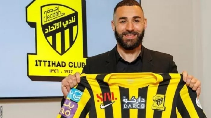 Benzema resmi meneken kontrak tiga tahun dengan Al Ittihad.