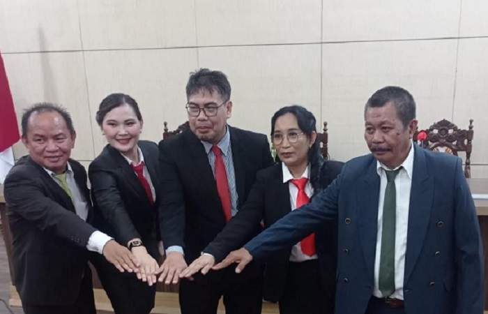 Lima Komisioner KIP Sulut usai dilantik, Senin (12/6).