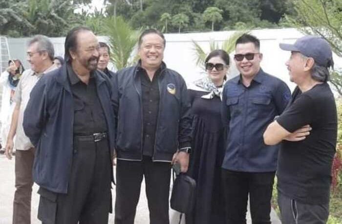 Ketum Nasdem Surya Paloh saat meninjau pembangunan kantor DPW Sulut, Jumat (23/6).