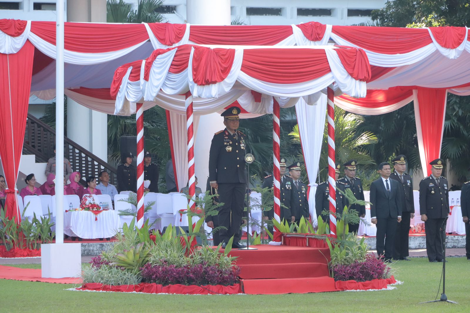 Polda Sulawesi Utara (Sulut) mengadakan upacara laporan kenaikan pangkat anggota Polri periode 1 Juli 2023 dan PNS Polri periode 1 April 2023.