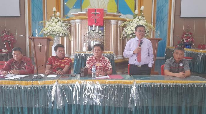 (dari kiri) Panitia Pelaksana HUT ke-61 P/KB Sinode GMIM, Sekretaris Umum Pnt Johnli Tamaka, Ketua Harian Pnt Geraldi Mantiri, Ketua Umum Pnt Ign Rudy Theno. Ketua P/KB Sinode GMIM Pnt Maurits Mantiri