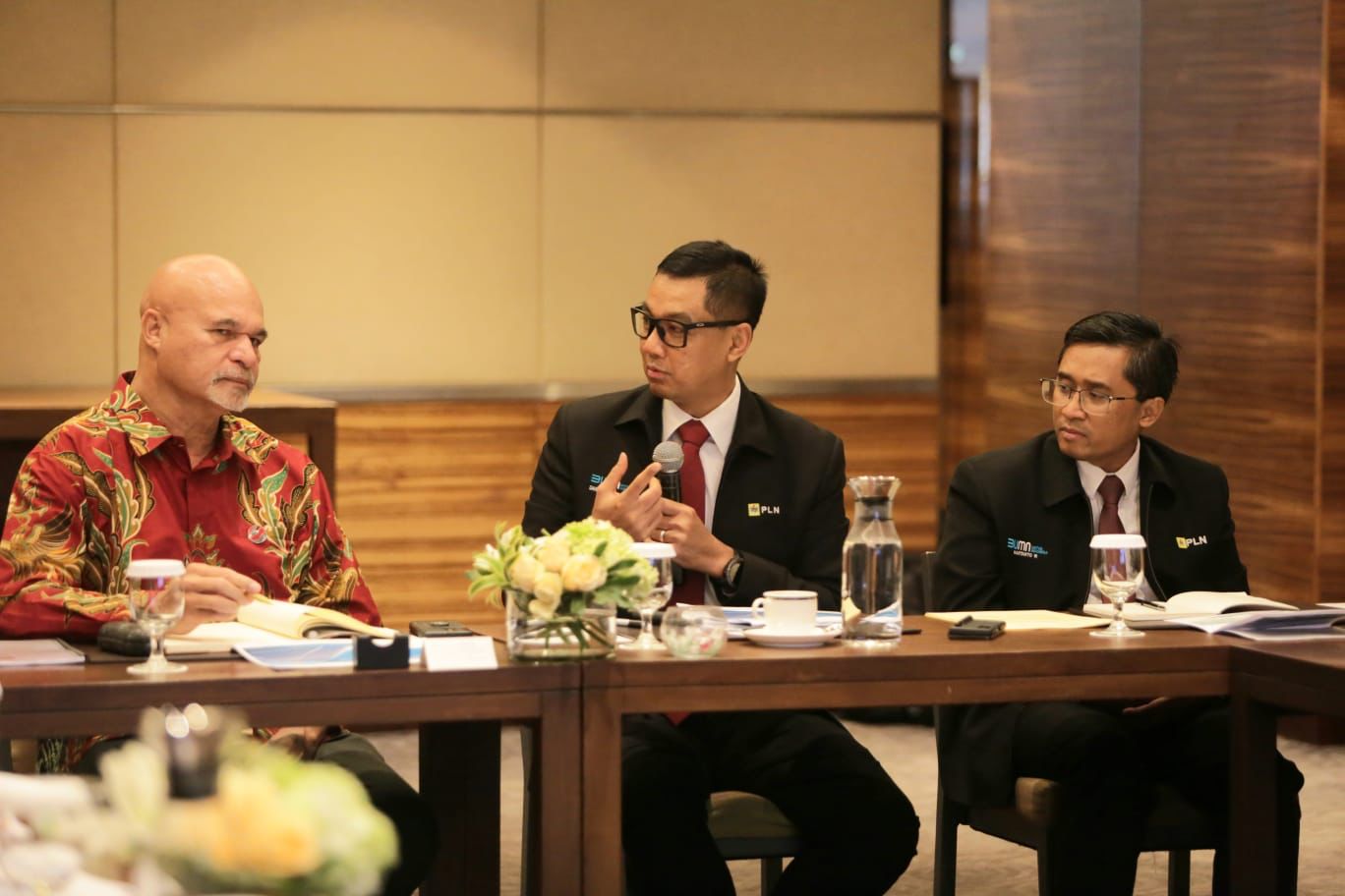 Dirut PLN Darmawan Prasodjo bersama pihak  PNG Powers. Mereka membahas soal pembangunan listrik di Perbatasan Papua Nugini