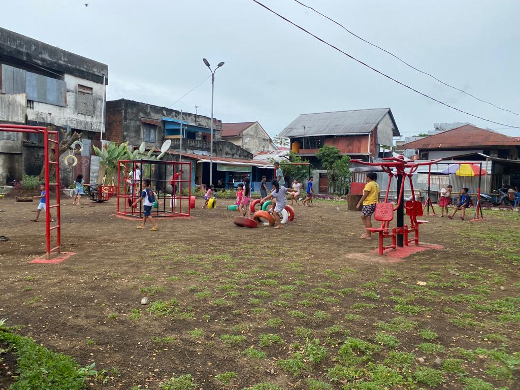 Taman di Kompleks Stadion Klabat, Kota Manado, Sulawesi Utara.