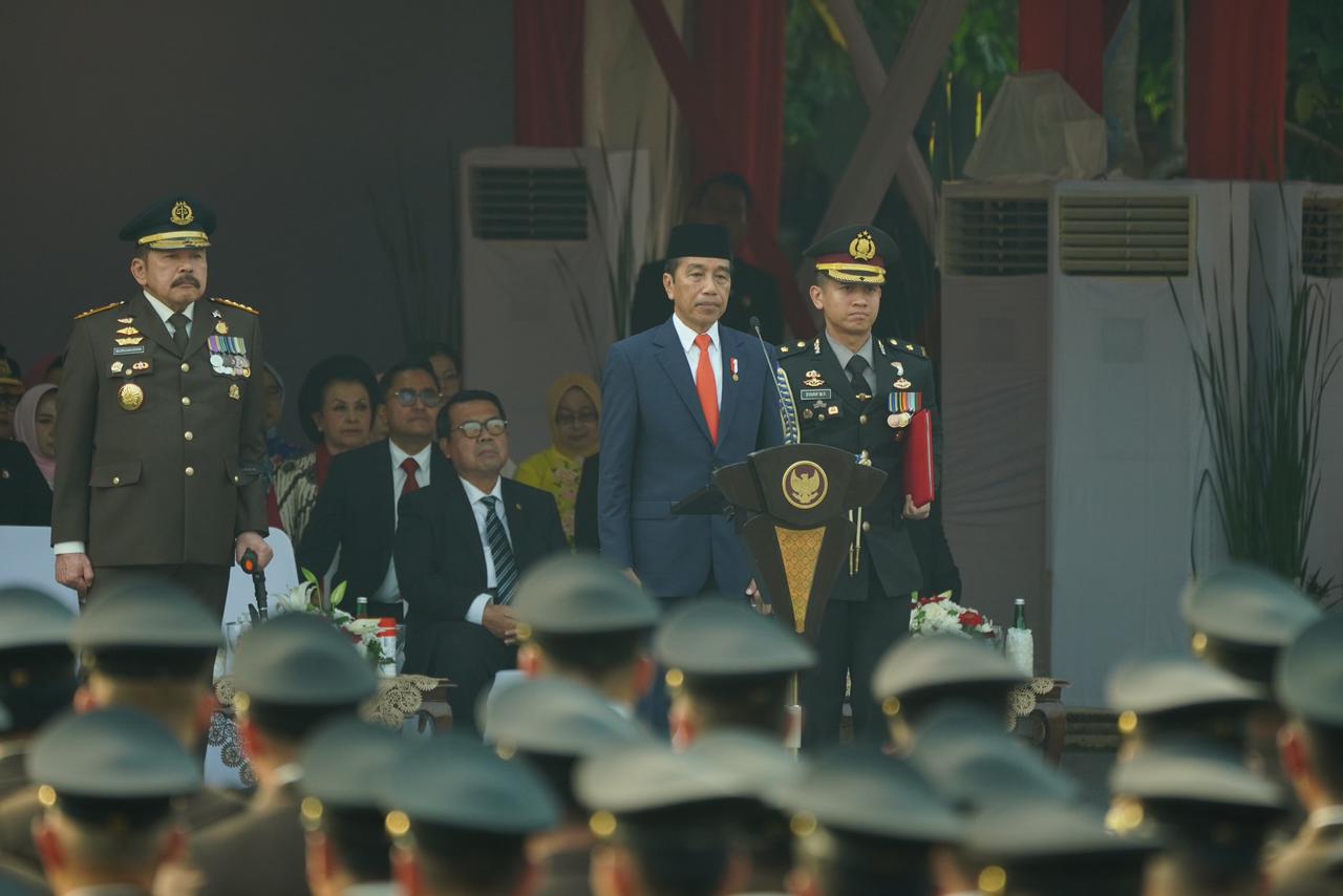 Presiden Joko Widodo saat menghadiri peringatan Hari Bhakti Adhyaksa Tahun 2023 didampingi langsung Jaksa Agung ST Burhanuddin, Sabtu (22/07/2023).
