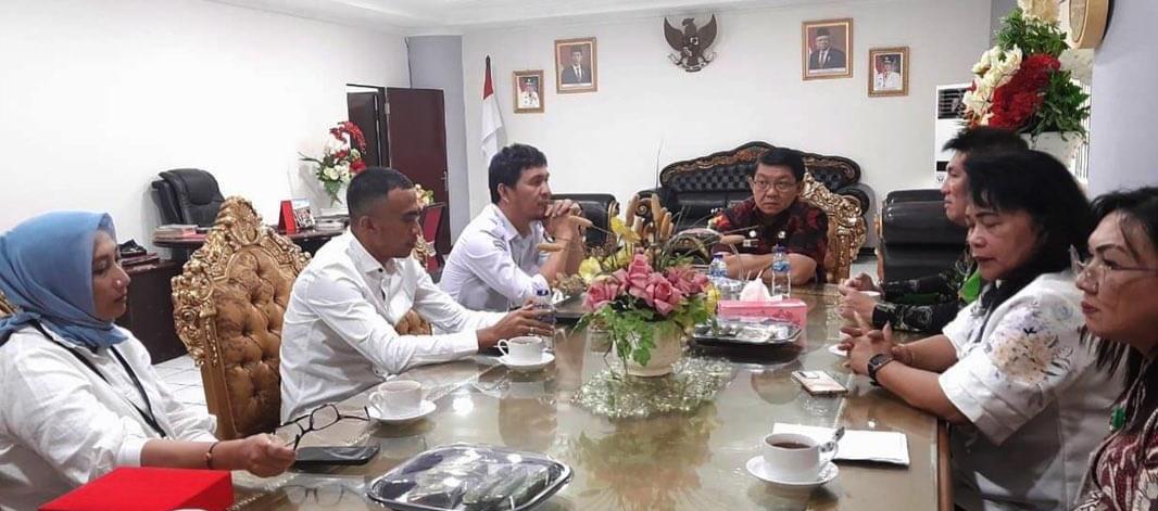 SINERGITAS: KPU Provinsi Sulut temui Dinas kependudukan, Pencatatan Sipil dan Keluarga Berencana terkait data pemilih.