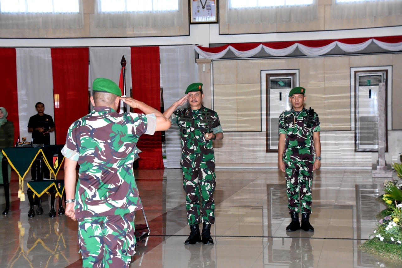 Pangdam XIII Merdeka Mayjen TNI Alfret Denny Tuejeh saat memimpin pelantikan pejabat baru, Selasa (1/8/2023).