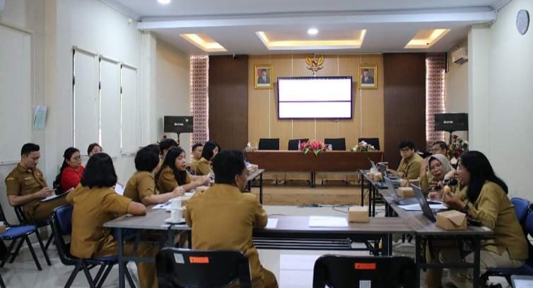 PEMBAHASAN Lanjutan Draft Perwako Pengawasan Depot Air Mineral Isi Ulang, Selasa (8/8/2023).