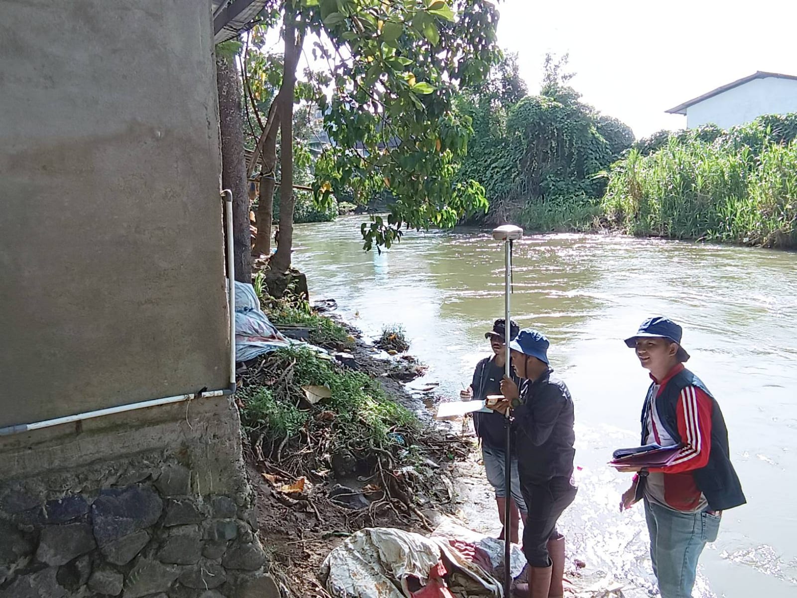 Proses identifikasi dan inventarisasi pada pengadaan tanah untuk kepentingan umum di Sungai Tondano.