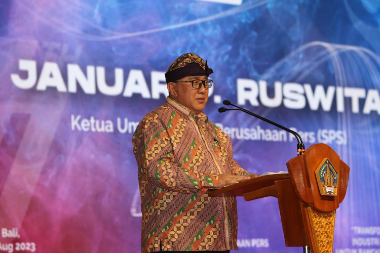 Ketua Umum SPS Indonesia Januar Ruswita