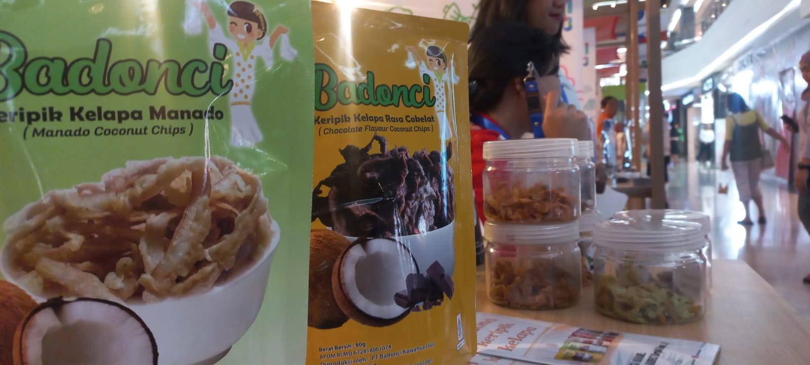 PAMERAN Produk UKM di Manado Town Square Menawarkan Berbagai Macam Produk Olahan Khas Sulawesi Utara.