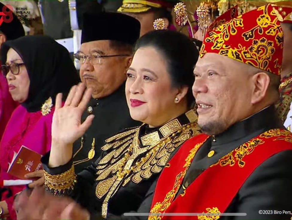 Ketua DPR RI Puan Maharani kenakan pakaian adat Bolmong saat upacara HUT Kemerdekaan RI, Kamis (17/8).