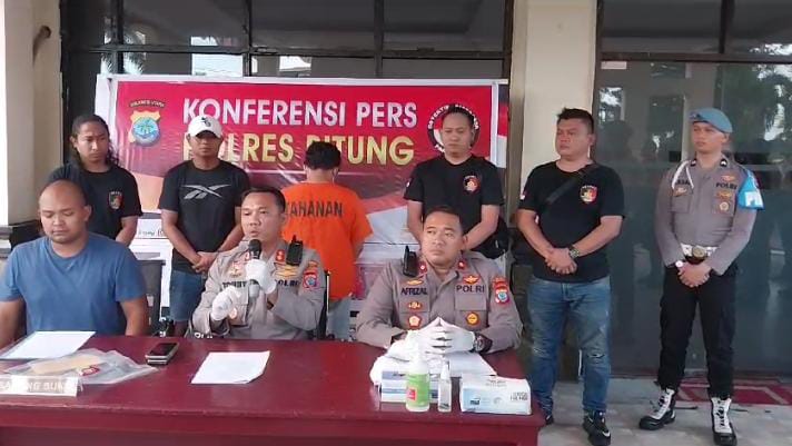 Kapolres Bitung AKBP Tommy Bambang Souissa SIK, saat konfrensi pers di Mapolres Bitung, Jumat (25/8).