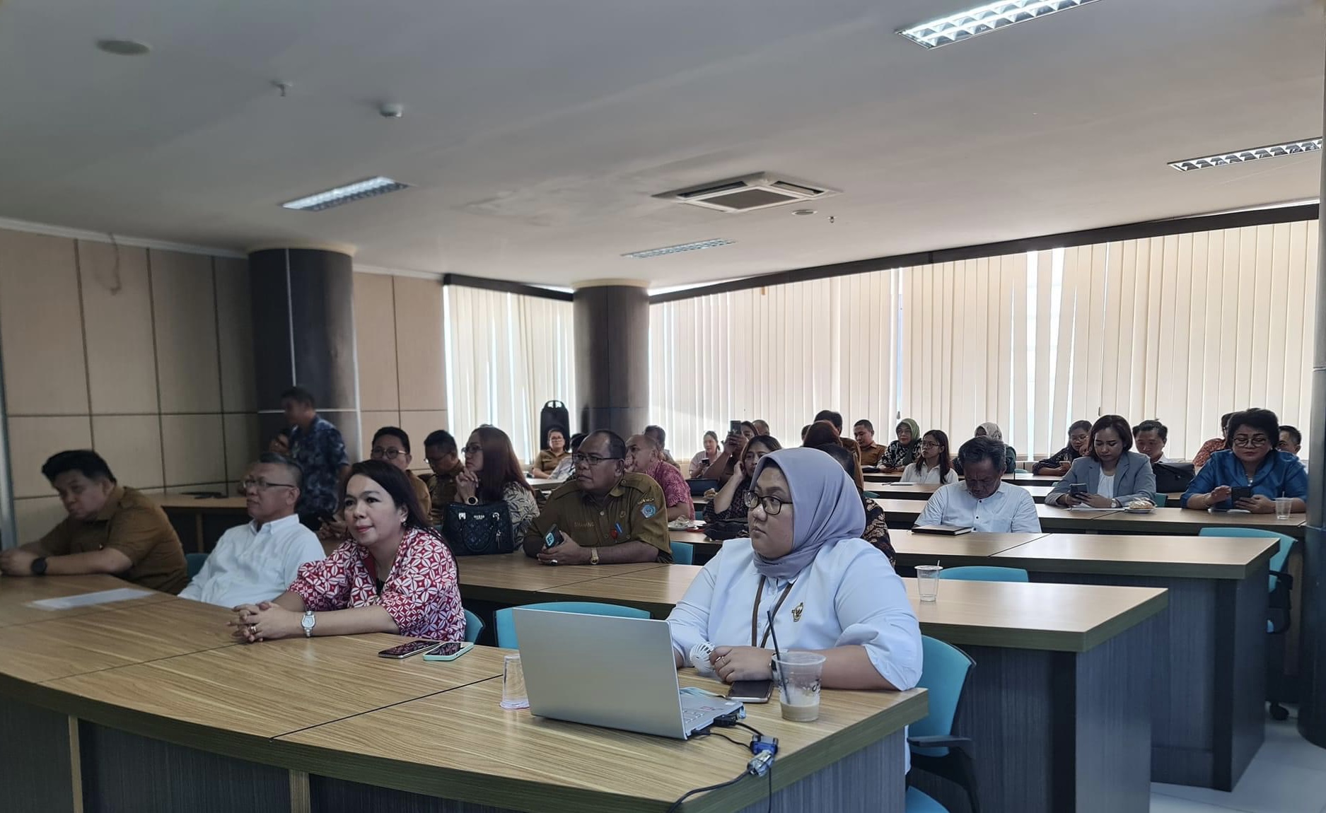 Peserta Workshop saat mengikuti materi yang disampaikan oleh BPK RI Perwakilan Sulut dan Dewan Pers di GRHA&nbsp;Pena, Senin 28 Agustus 2023.
