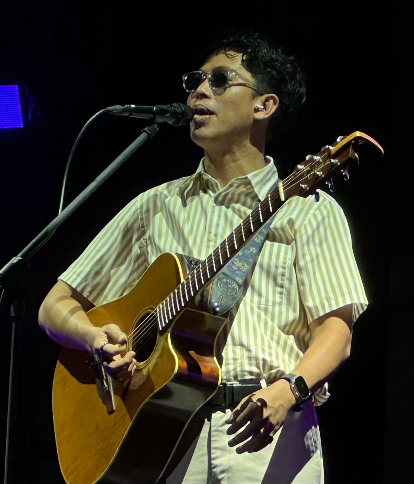Budi Doremi saat tampil di BML Musik and Food Festival Manado, Jumat (1/9/2023).