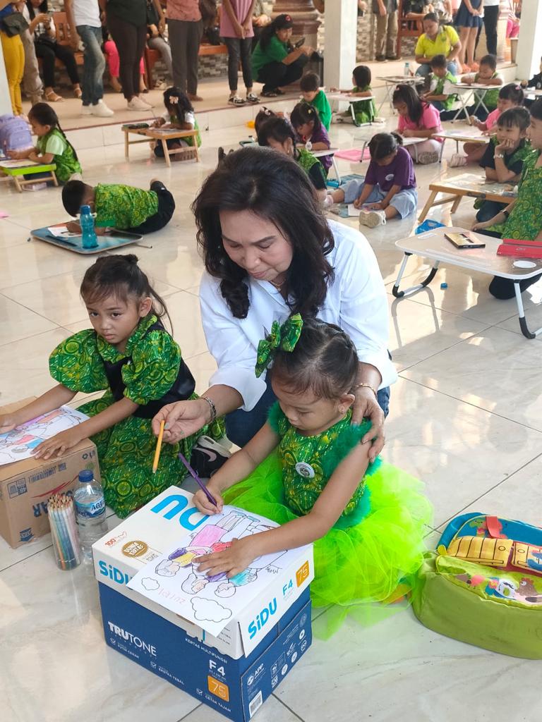 MERIAH DAN SUKSES: Pelaksanaan Pekan Kreativitas Anak GMIM yang dipusatkan di Wilayah Amurang III yang dipantau langsung Ketua Panitia Elsje Sumual.