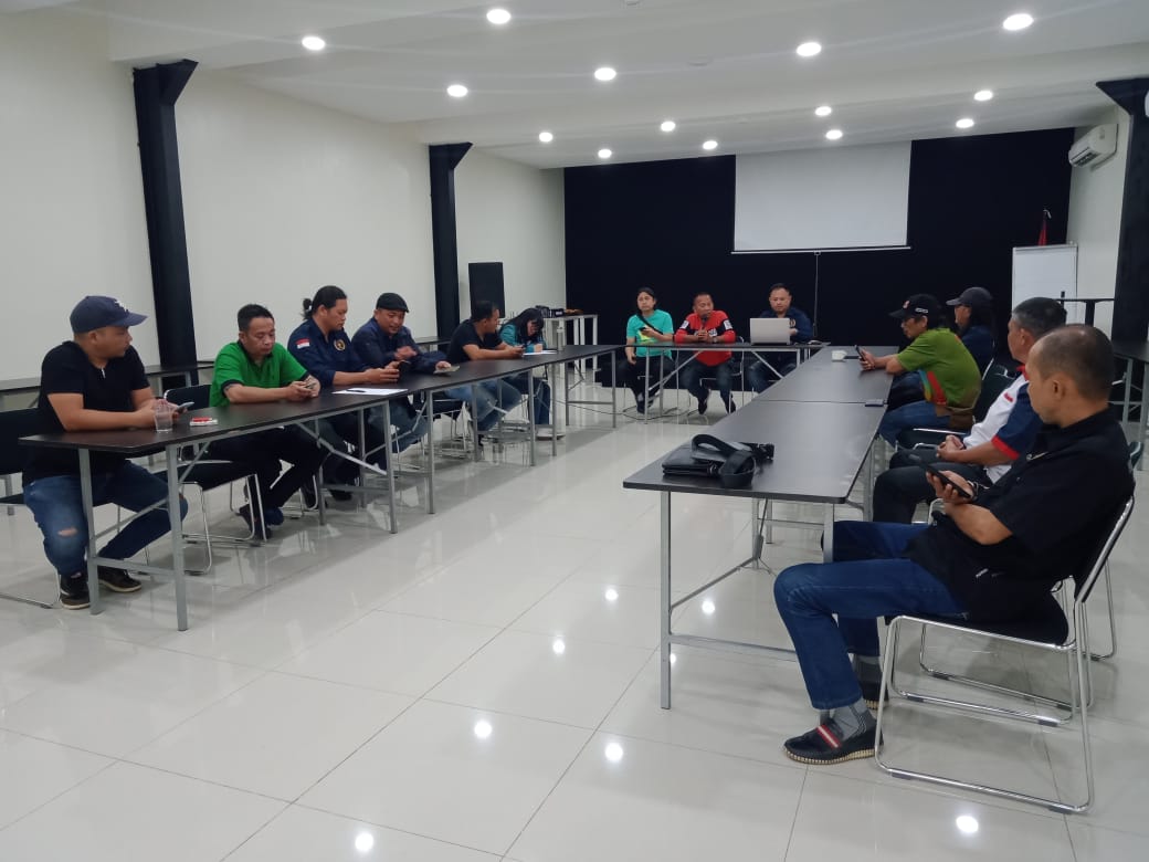 FOKUS: Suasana pelaksanaan Rapat Kerja PWI Kota Tomohon, di Hotel Wise, Selasa (12/9). Dok istimewa