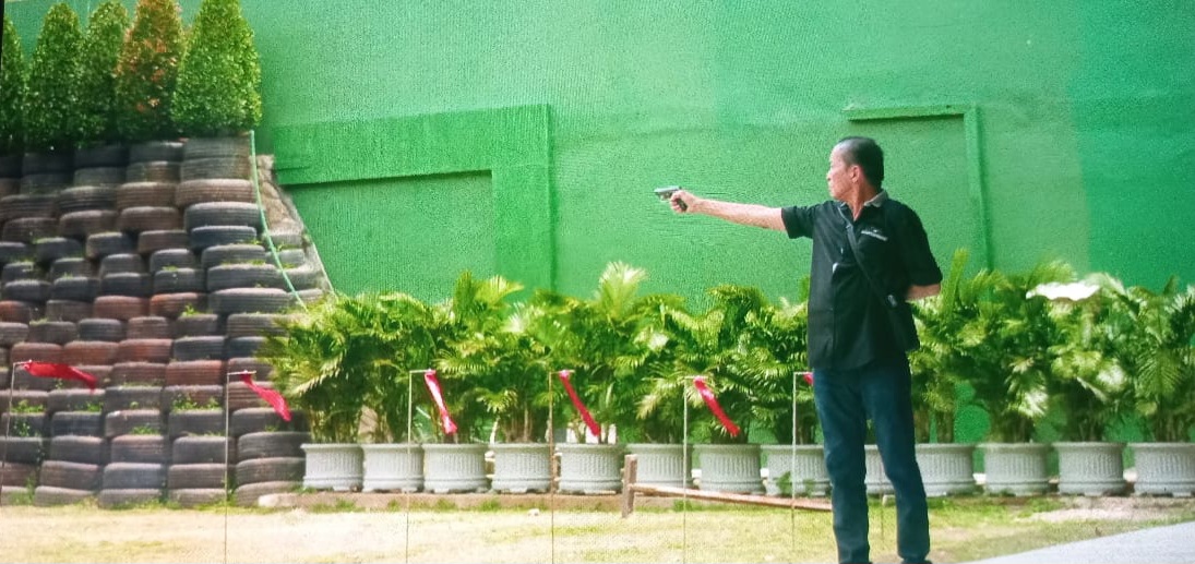 Edi Darmawan Salihin alias Edi Cacing dalam tayangan film dokumenter di Netflix.