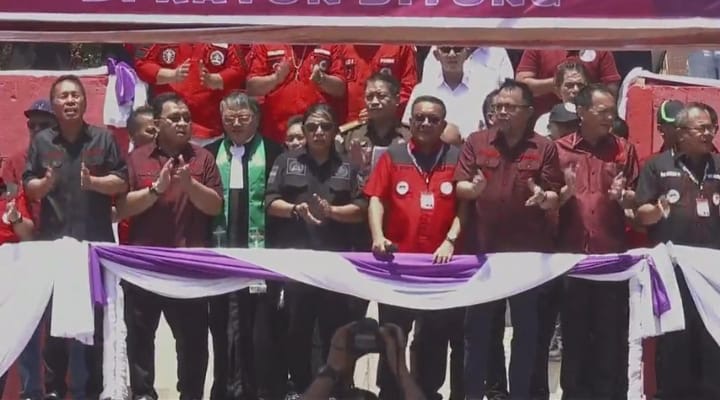 Ibadah agung dan syukur HUT ke-61 P/KB Sinode GMIM, di Stadion Duasudara Bitung, pekan lalu.