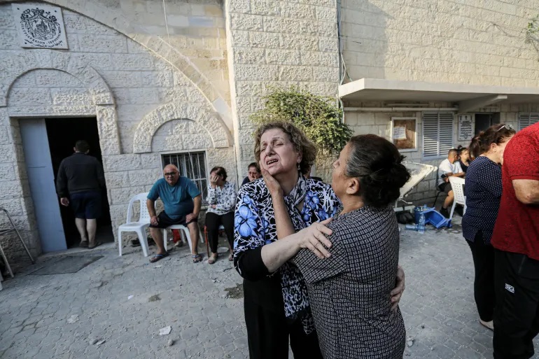 Situasi di Gereja Ortodoks Yunani St Porphyrius di Gaza pasca diserang (Abdelhakim Abu Riash/Al Jazeera)