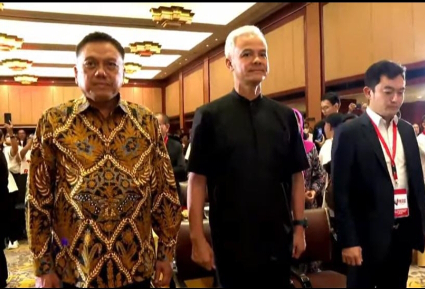 Calon Oresiden Ganjar Pranowo bersama Olly Dondokambey saat deklarasi REDS di Hotel Borobudur Jakarta