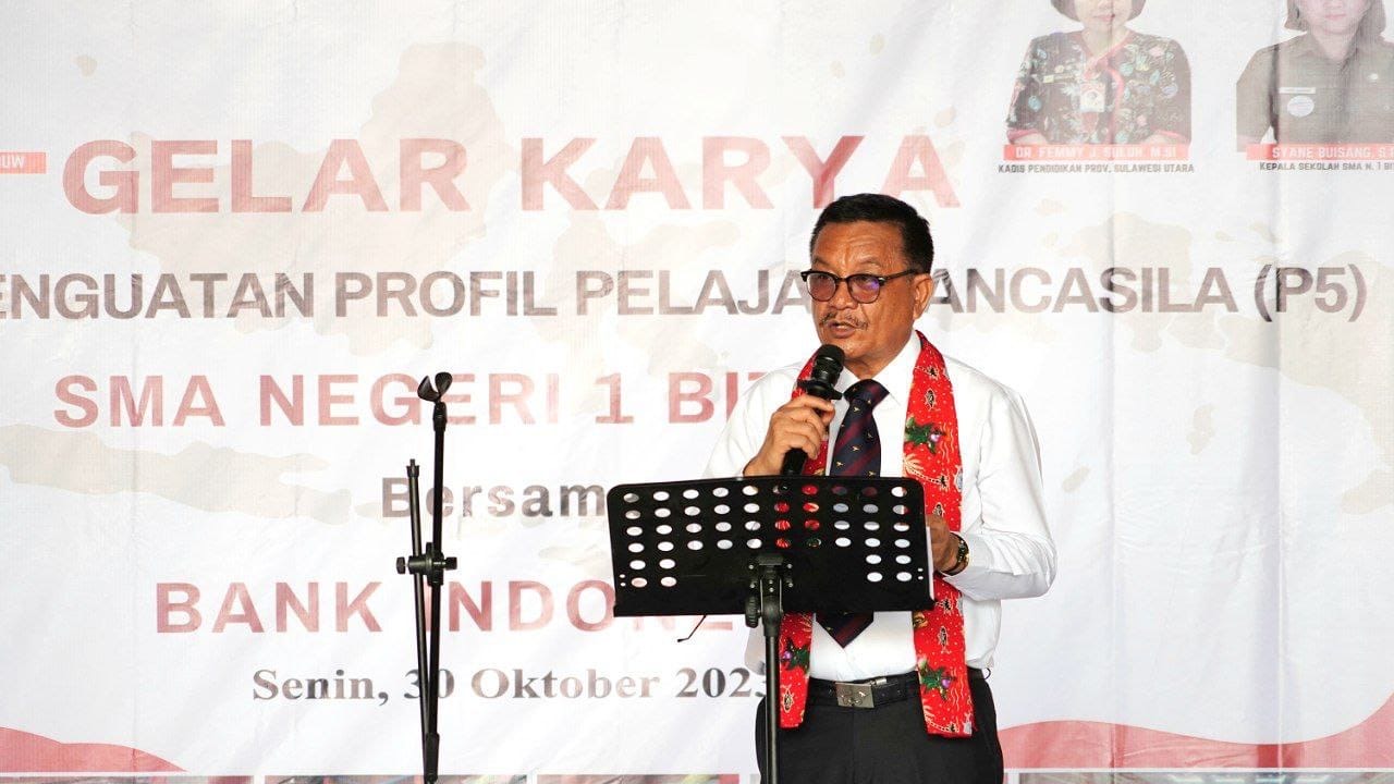 Wali Kota Bitung Maurits Mantiri, saat menghadiri pembukaan gelar karya P5 di SMA Negeri 1 Bitung.