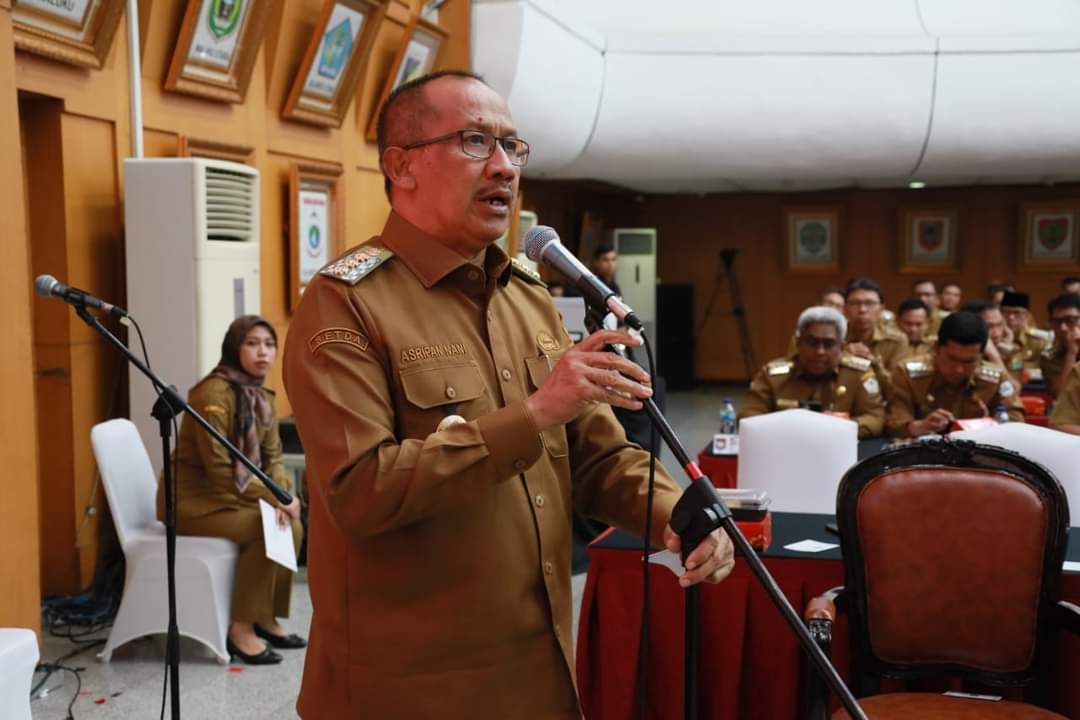 Wali Kota Kotamobagu Asripan Nani saat berdialog dengan Bappenas