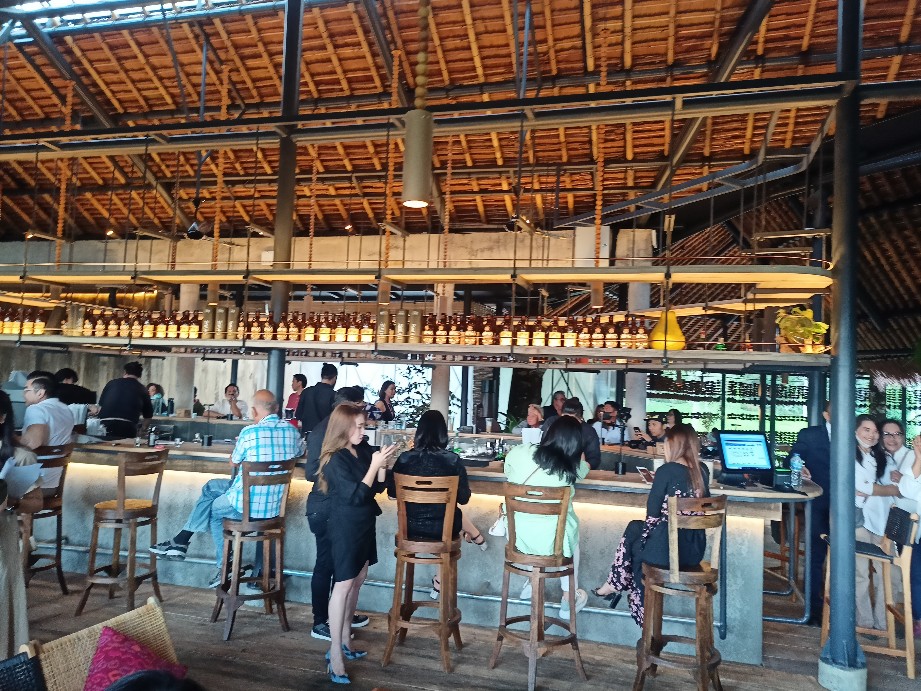Tampilan Bar yang simpel namun tetap terlihat premium bernuansa Bali di Kai Meya Resto. Dok Jul/MP