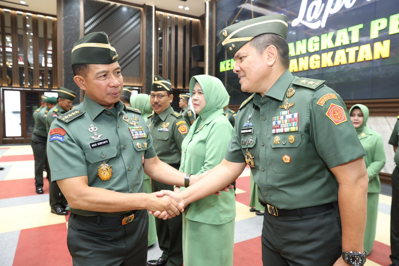 Kepala Staf Angkatan Darat (Kasad) Jenderal TNI Agus Subiyanto SE MSi dan Mayjen TNI Rano Tilaar
