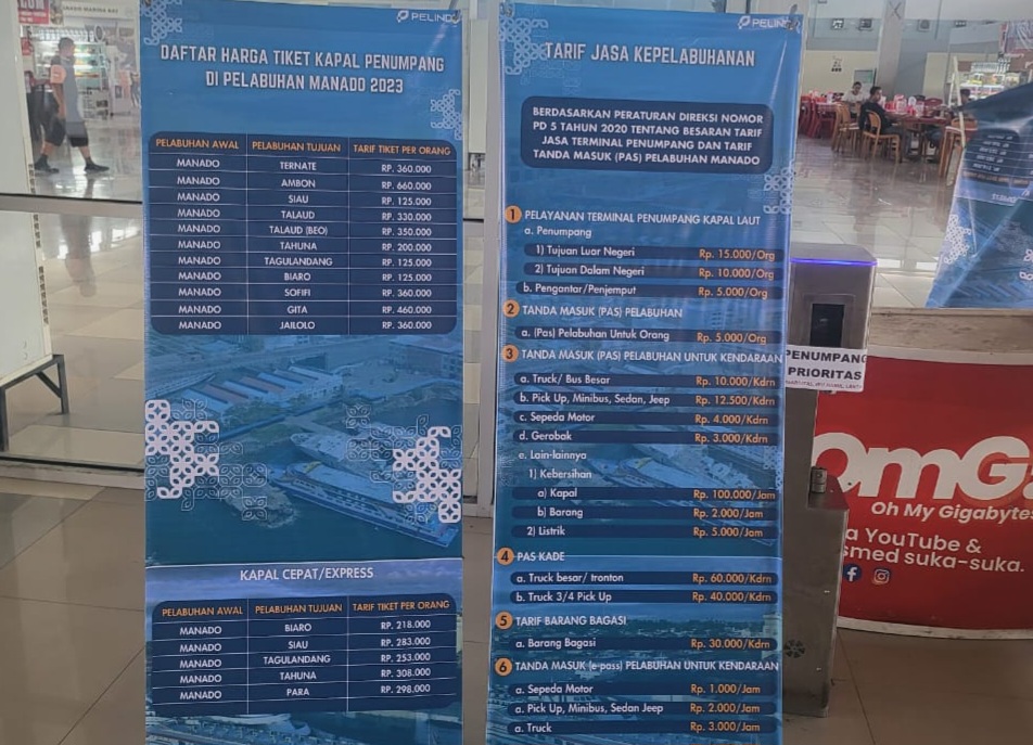 INFORMASI: Daftar harga tiket kapal penumpang dan tarif jasa kepelabuhanan yang dipajang di sekitaran Pelabuhan Manado.