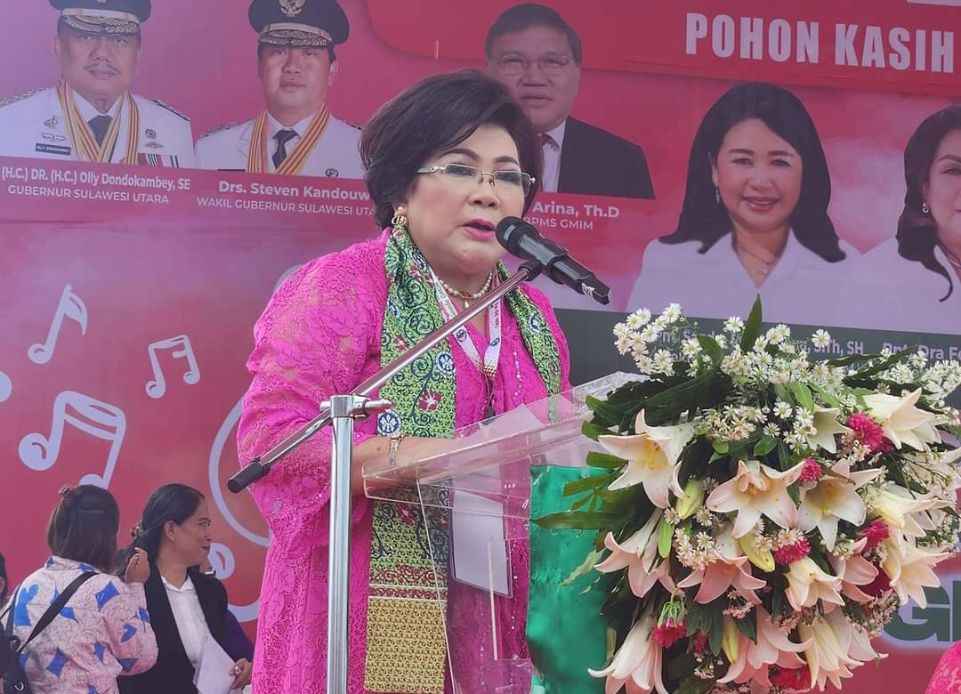 Ketua W/KI Sinode GMIM Pnt Dra Fenny Ch M Roring Lumanauw SIP saat menyampaikan sambutan