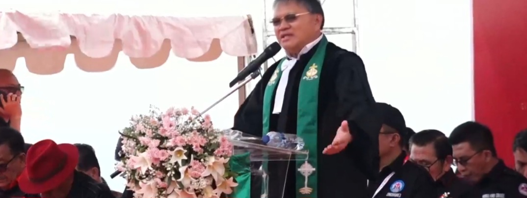 Ketua Sinode GMIM Pdt Hein Arina