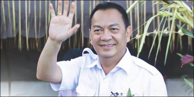 Wali Kota Caroll Senduk SH