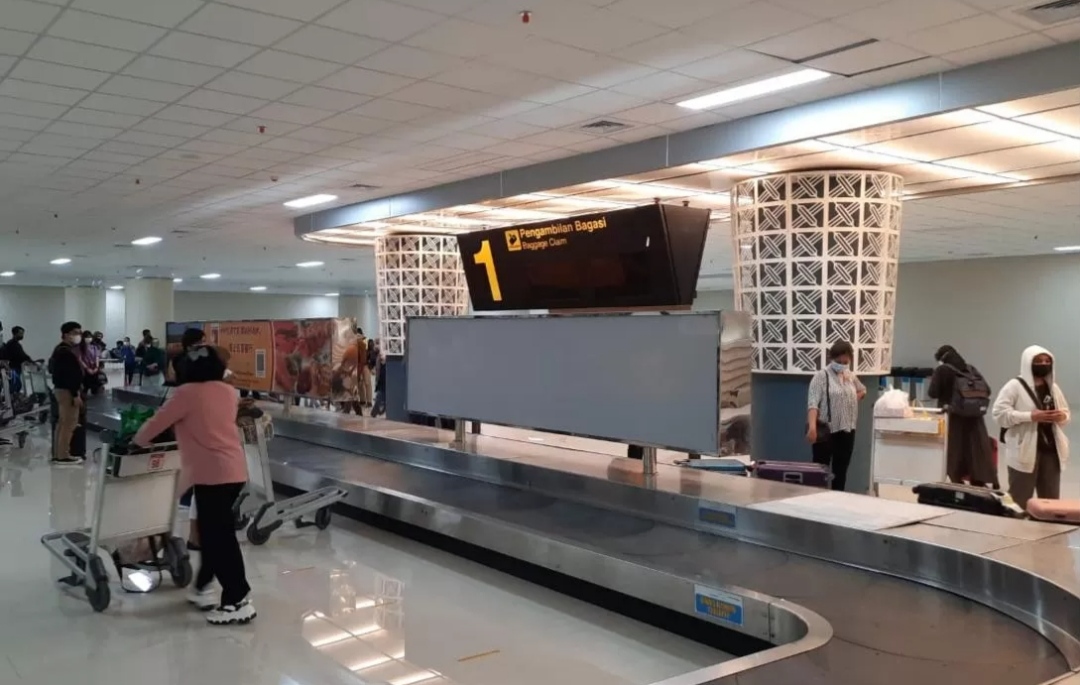 Terminal kedatangan Bandara Samrat Manado