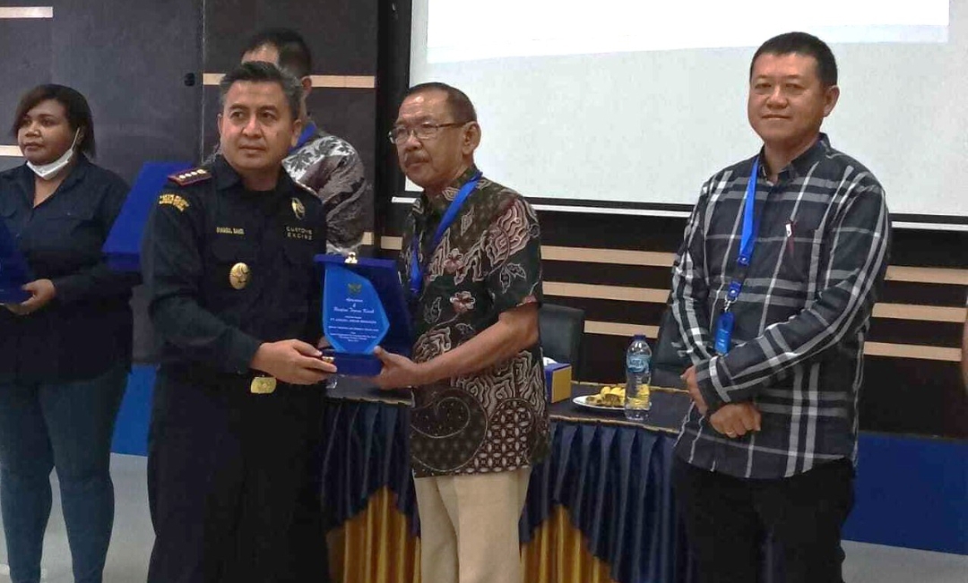 PT. Jobubu Jarum Minahasa, Tbk perusahaan Sulut pertama yang melantai di Bursa Efek Indonesia ini kembali memperoleh penghargaan dari Kantor Bea Cukai Manado.
