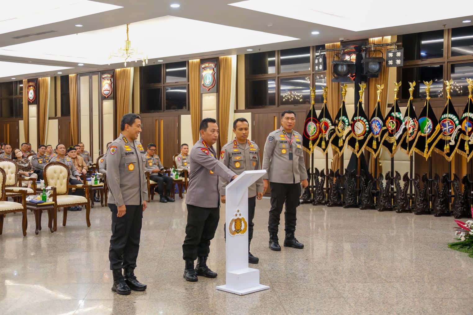 Jaga Netralitas Anggota Selama Tahapan Pemilu, Kapolri Listyo Sigit Prabowo&nbsp;Atur Perilaku Bermedsos Jajaran.
