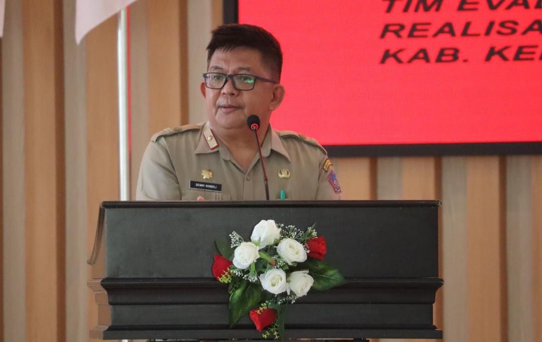 Sekkab Sitaro Denny Kondoj saat kegiatan Rapat EPRA di auditorium kantor bupati beberapa waktu lalu. (Istimewa)