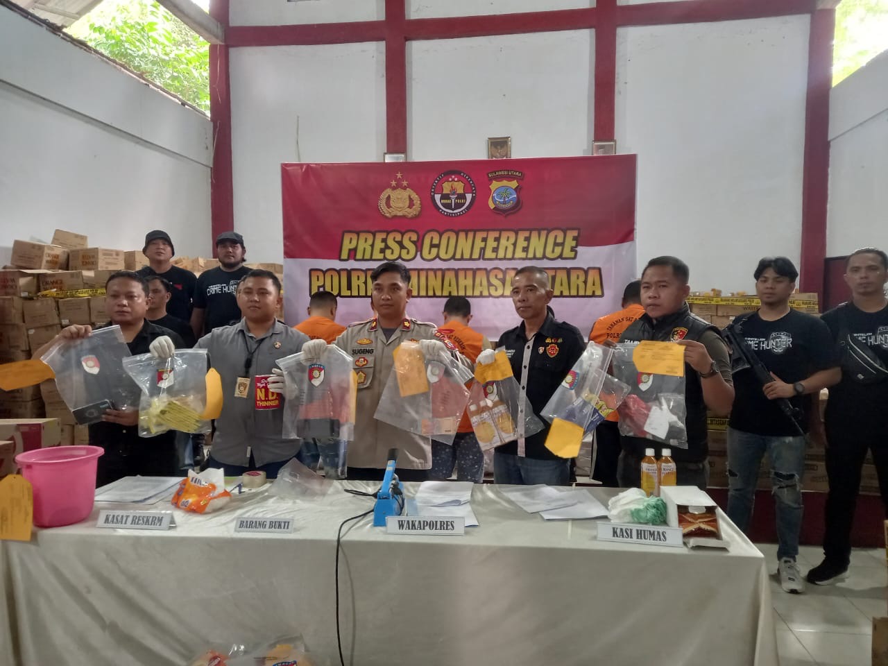 Kepala Gudang PT Pinus Merah Abadi Jual Snack yang telah Kedaluwarsa yaitu Nabati Richeese Cs, lalu Ditangkap Polres Minut dengan Pelaku Lainnya